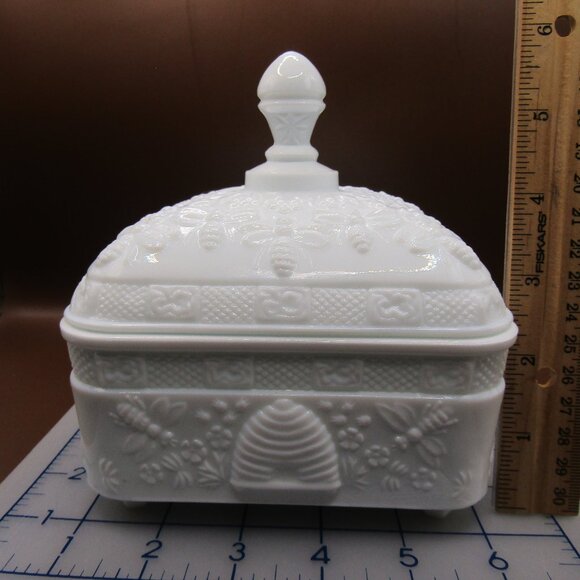 Vintage Tiara Indiana Milk Glass Bee Candy Dish - Picture 8 of 9